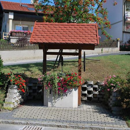 Helle, Offene Dachgeschosswohnung Mit Terrasse Oberloisdorf Eksteriør bilde