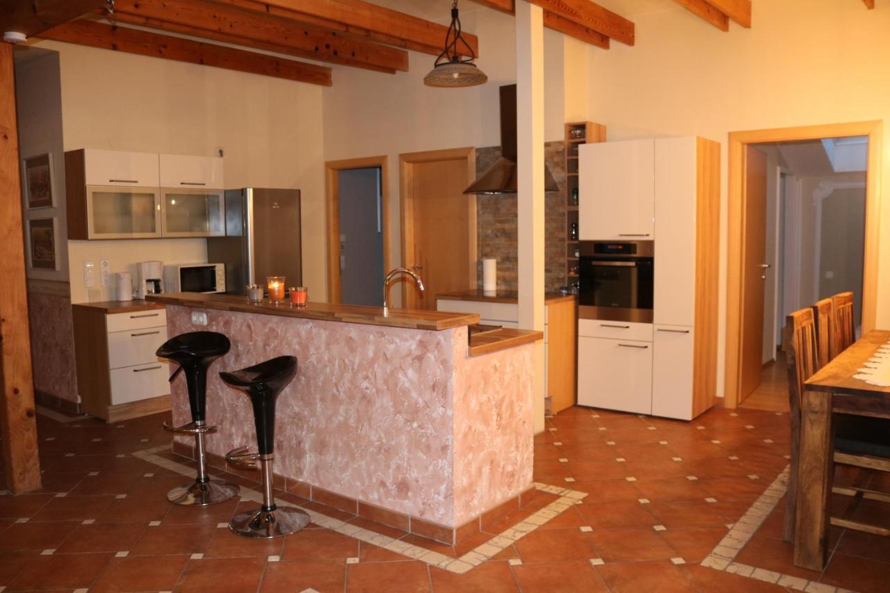 Helle, Offene Dachgeschosswohnung Mit Terrasse Oberloisdorf Eksteriør bilde