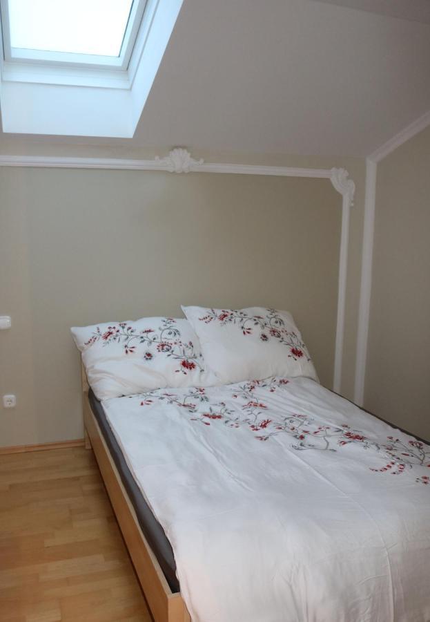 Helle, Offene Dachgeschosswohnung Mit Terrasse Oberloisdorf Eksteriør bilde