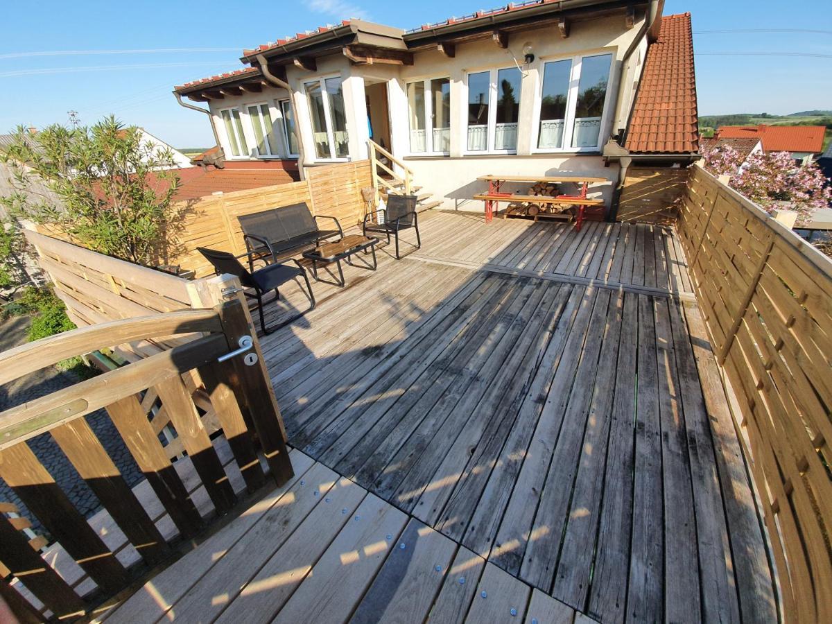Helle, Offene Dachgeschosswohnung Mit Terrasse Oberloisdorf Eksteriør bilde