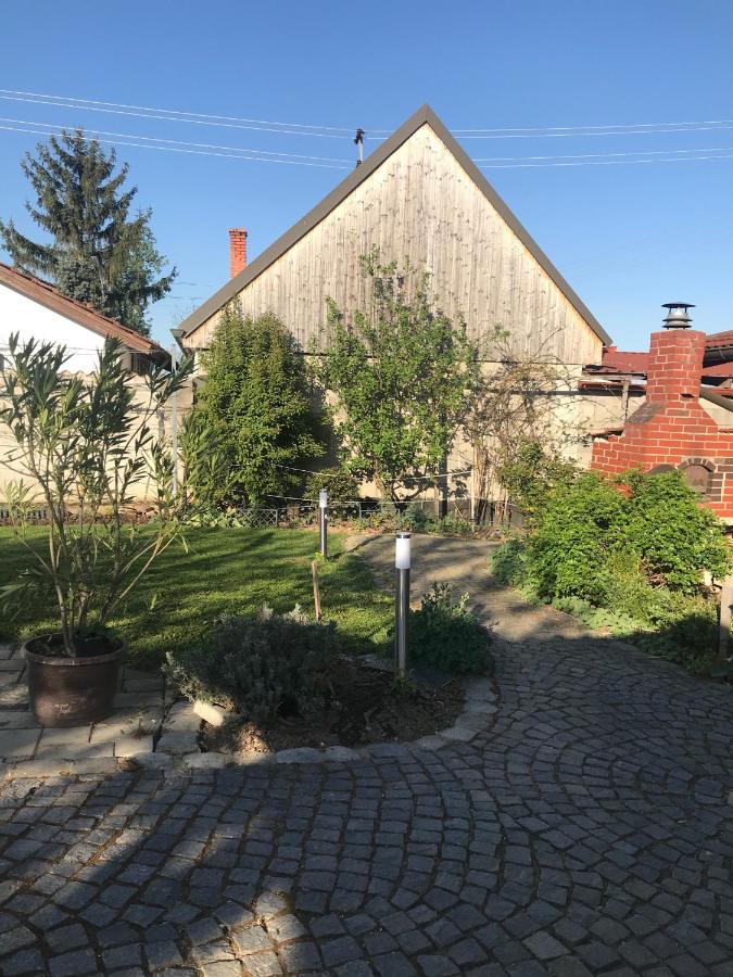 Helle, Offene Dachgeschosswohnung Mit Terrasse Oberloisdorf Eksteriør bilde