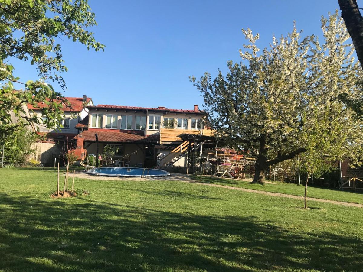 Helle, Offene Dachgeschosswohnung Mit Terrasse Oberloisdorf Eksteriør bilde